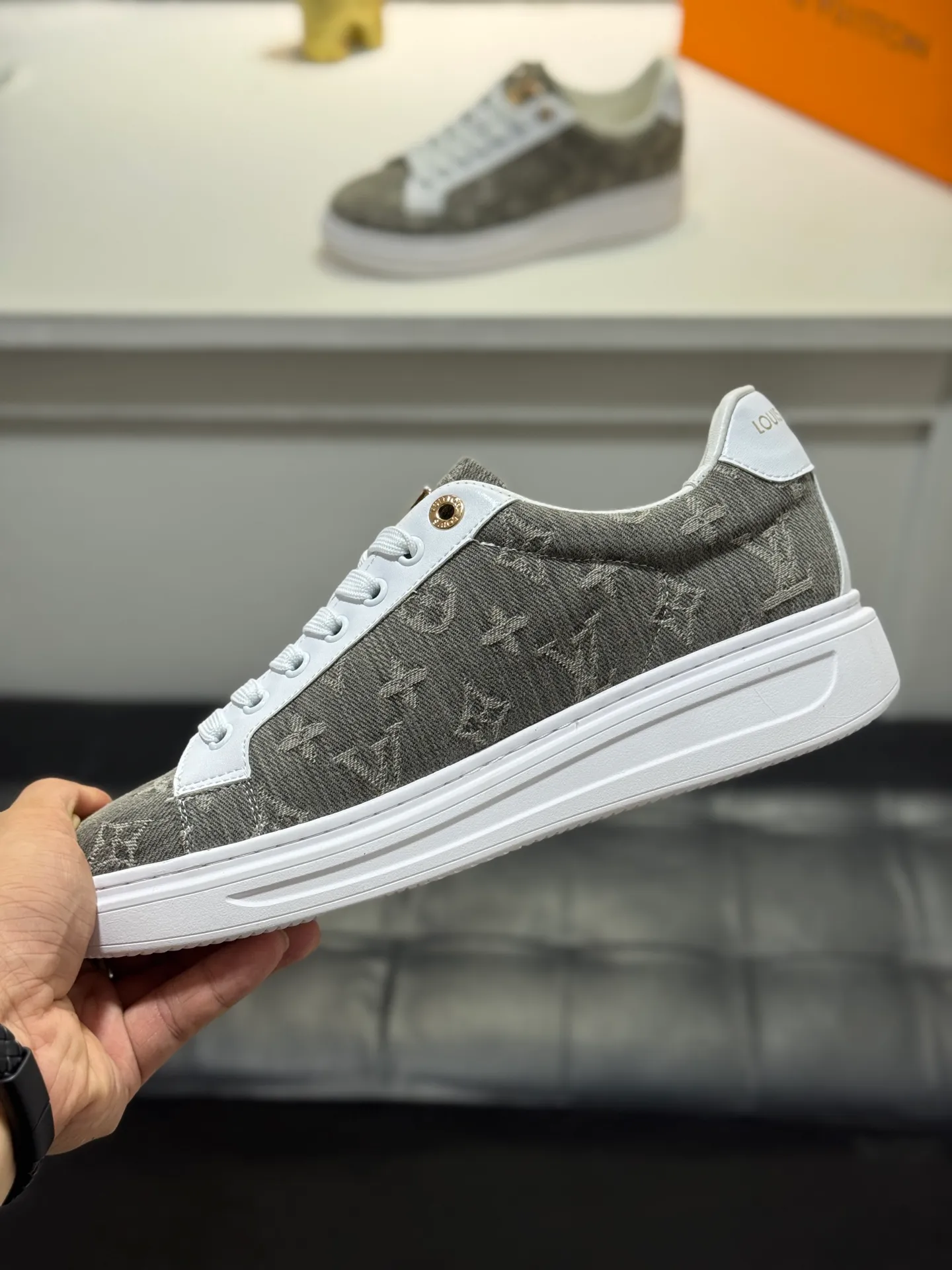 Men's shoes 💰400 [New style] 🐞🐞Top original order - LV [Louis Vuitton] counter new men's casual series! 🔥Globally limited edition💯The upper is made of cowhide with sheepskin lining➕Original rubber outsole, which is lighter and non-slip. Fashion focuses on trends, versatile and hot styles, simple yet tasteful! Exudes a fashionable and casual atmosphere, fashion is at your feet, and you are full of confidence! Multiple colors available. A must-have for fashionistas! Size: 38-44 (45 customized